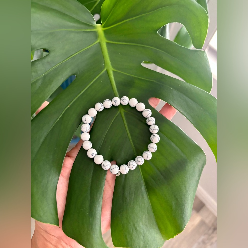 Howlite bracelet (one) - Picture 2 of 2